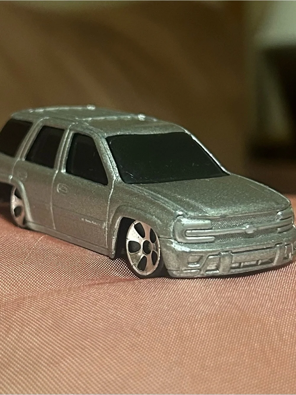 Maisto 2002 Chevrolet TrailBlazer Silver SUV 1/64 Diecast Car